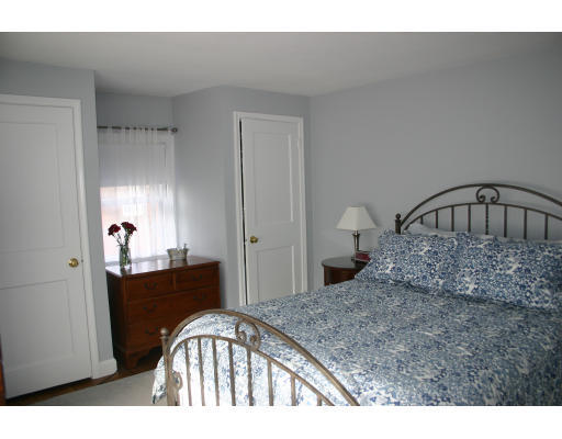 21 Saxon Road Worcester, MA 01602 - Photo 8 of 14 Gallery Image 8