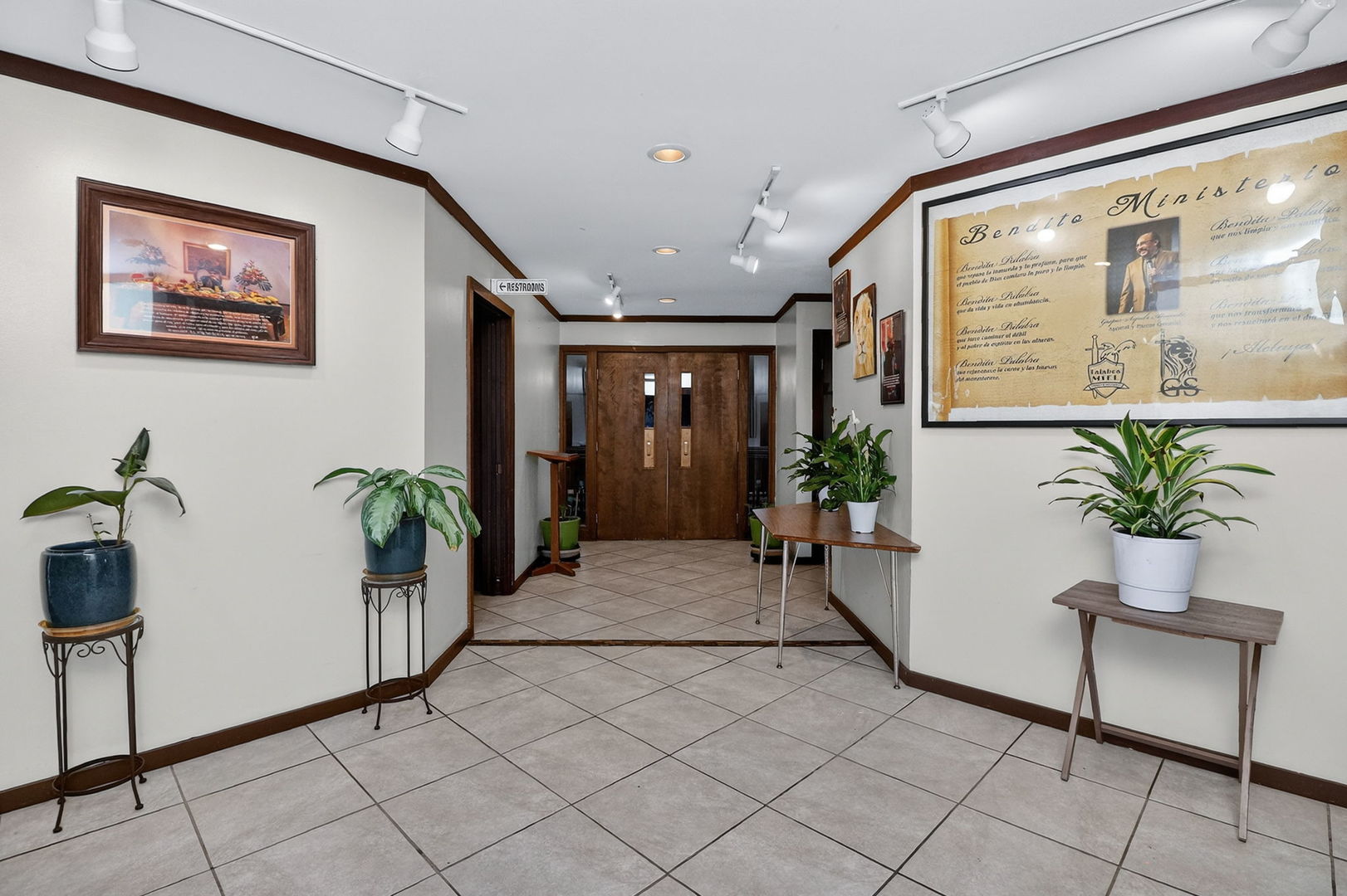 308 West Robinhood Way Bolingbrook, IL 60440 - Photo 5 of 25
