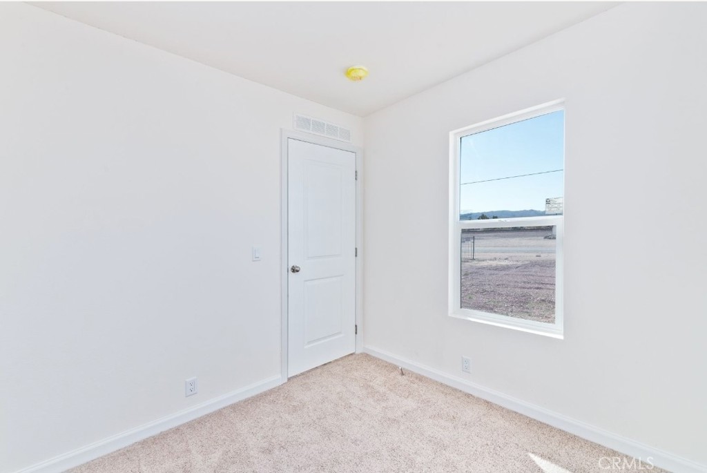 15252 Seneca Road, Unit 13 Victorville, CA 92392 - Photo 6 of 9