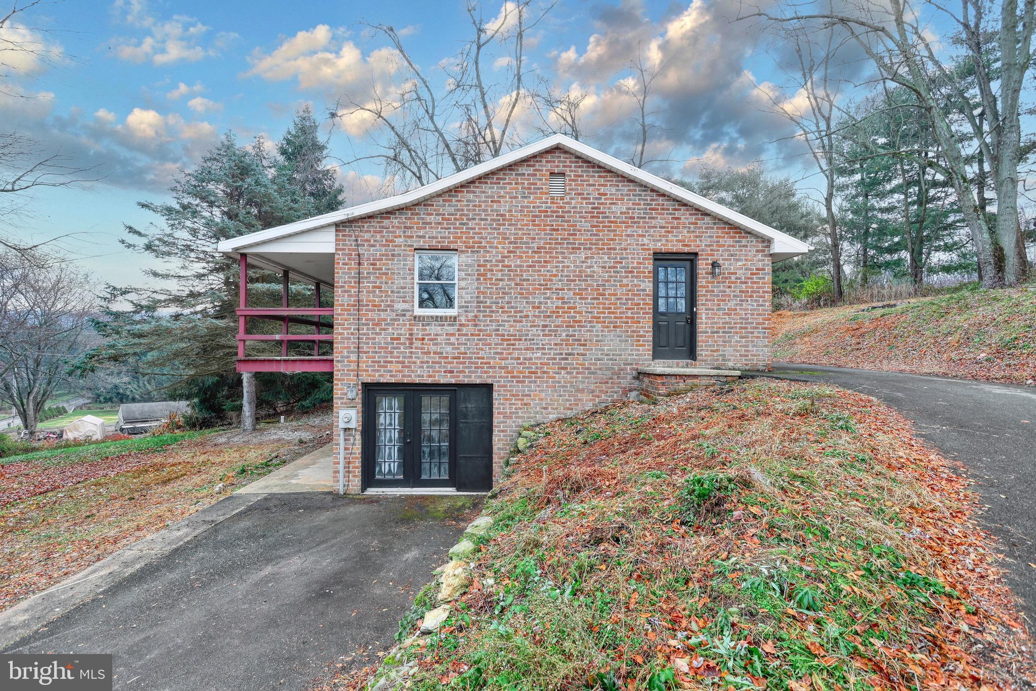 704 Taylor Road Windsor, PA 17366 - Photo 4 of 34