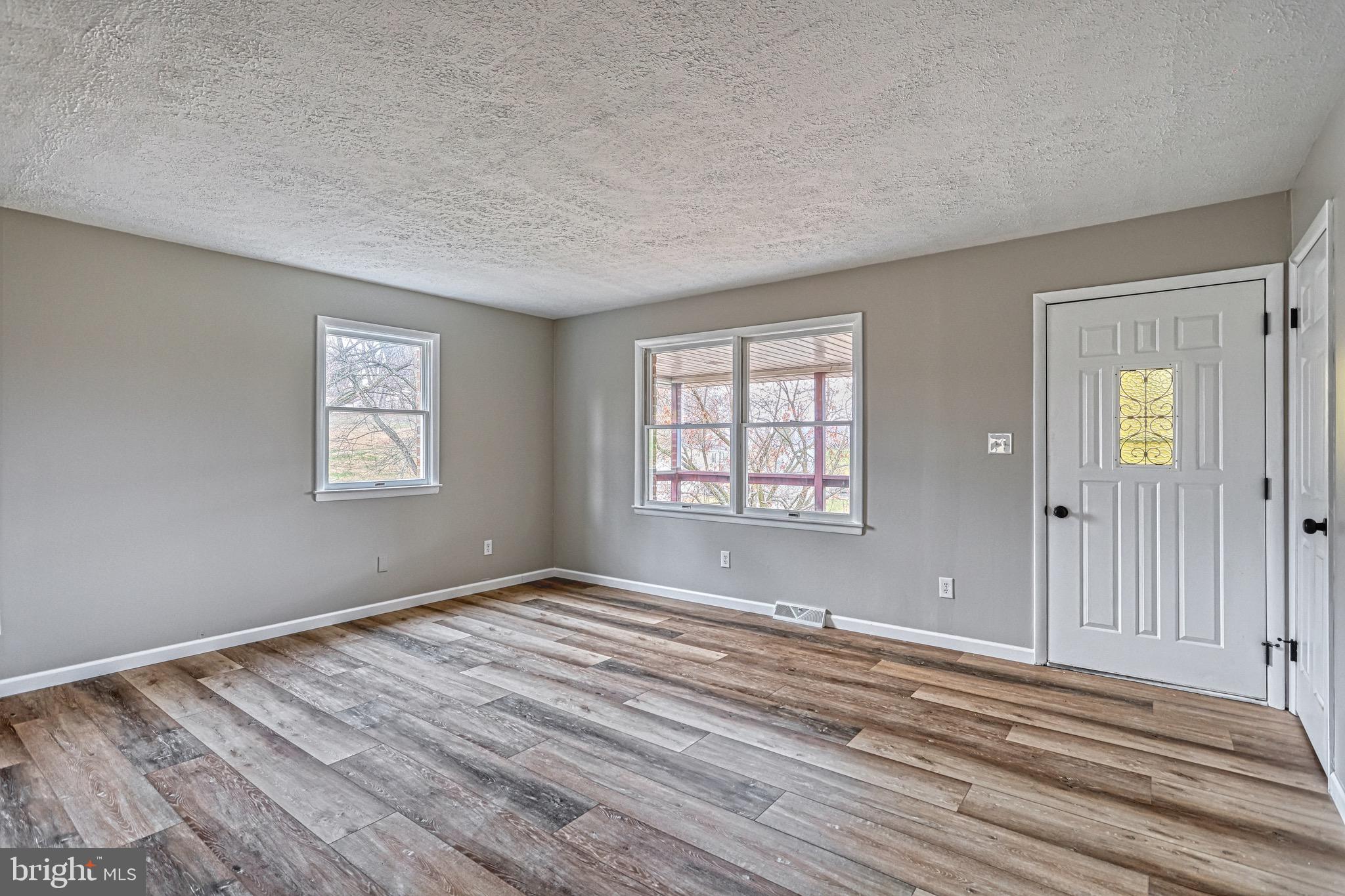 704 Taylor Road Windsor, PA 17366 - Photo 5 of 34