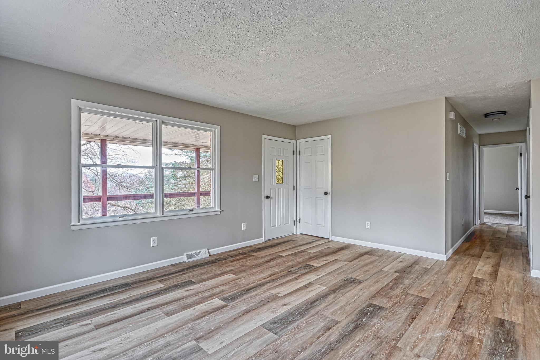 704 Taylor Road Windsor, PA 17366 - Photo 7 of 34
