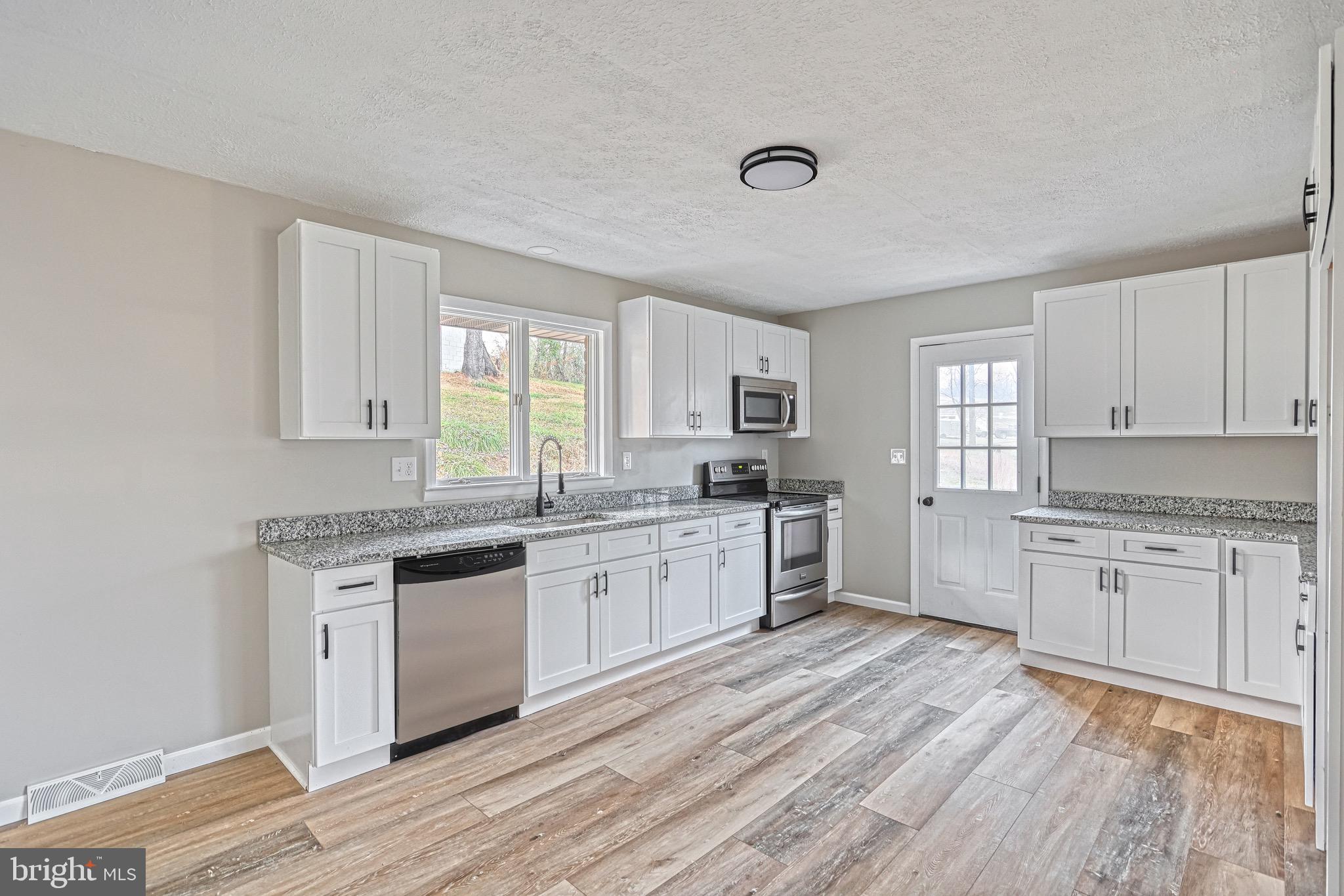 704 Taylor Road Windsor, PA 17366 - Photo 8 of 34