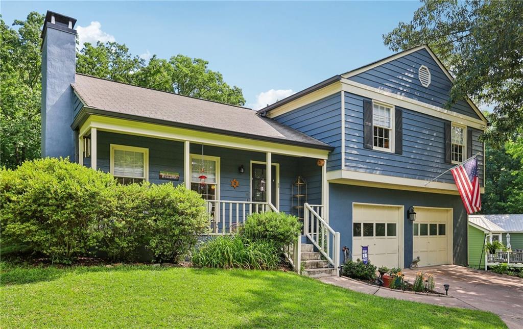 9725 Kings Road Gainesville, GA 30506 - Photo 32 of 32 front view of a house with a yard