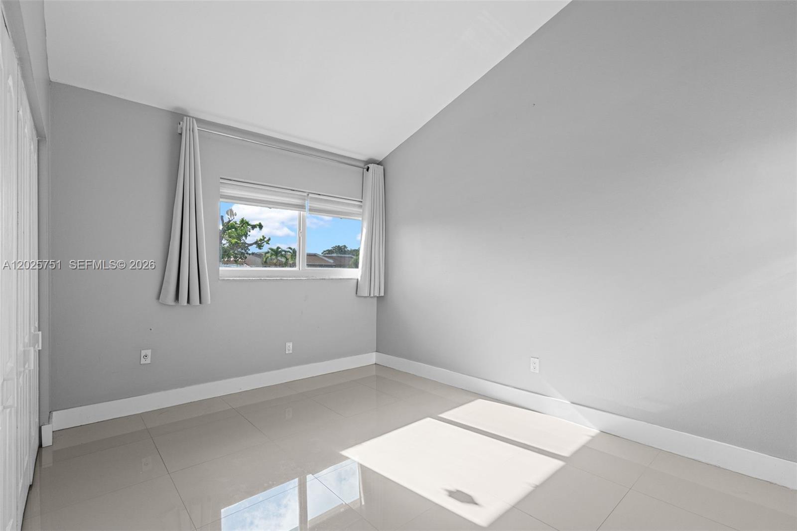 14357 Kendale Lakes Circle Miami, FL 33183 - Photo 39 of 67