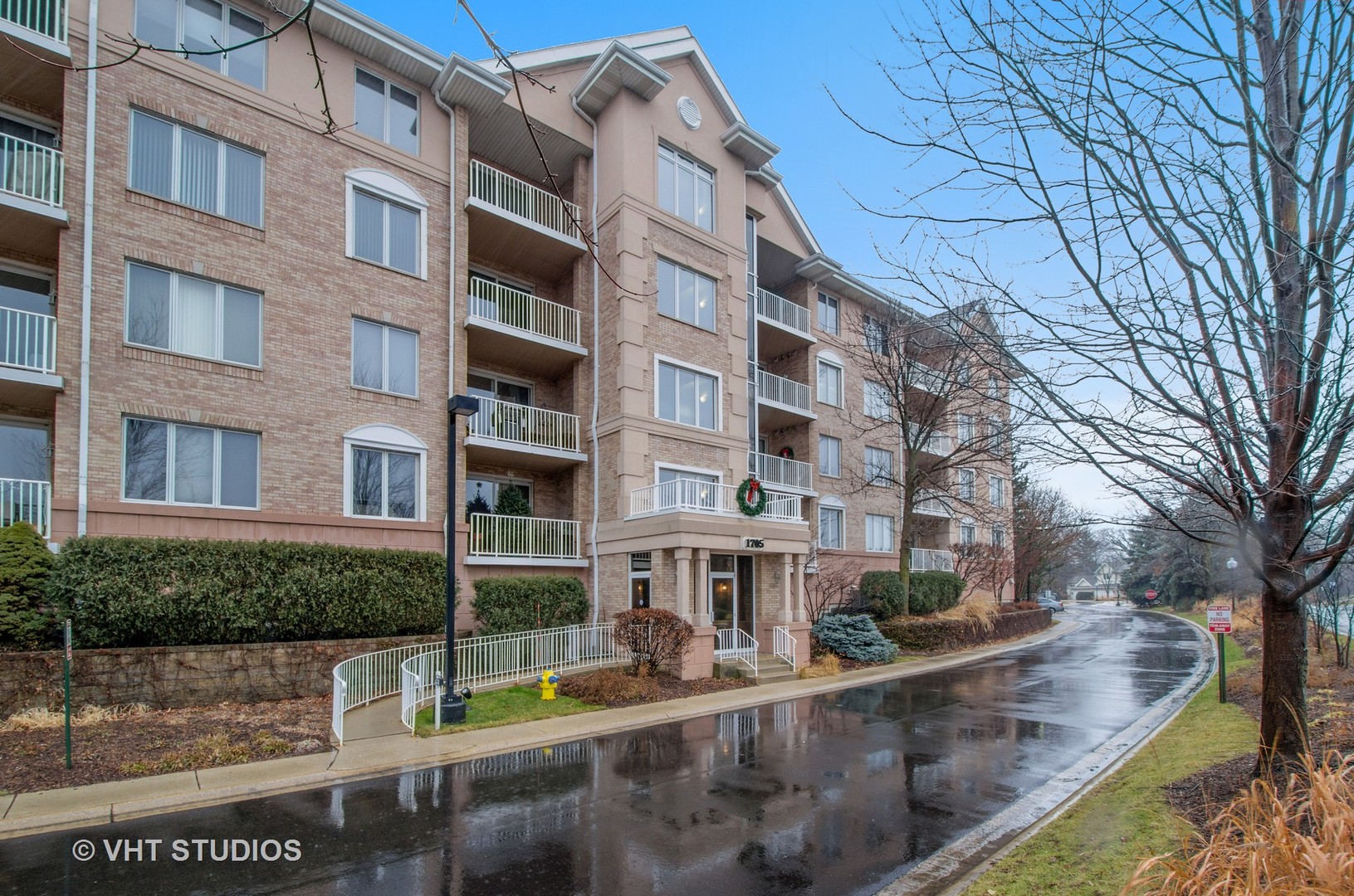 1705 Pavilion Way, Unit 407 Park Ridge, IL 60068 - Photo 1 of 15