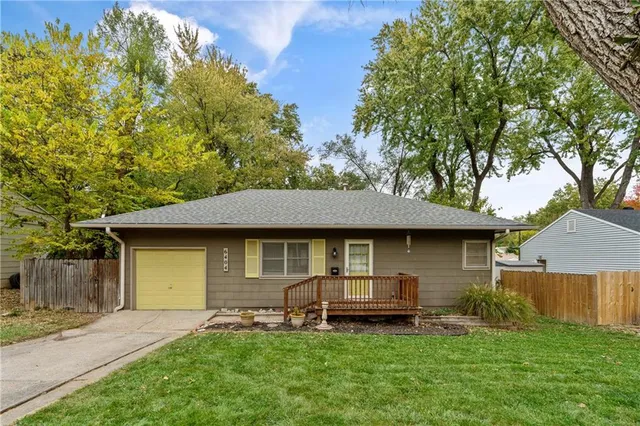 $229,000 | 6404 West 82nd Street, Overland Park, KS 66204