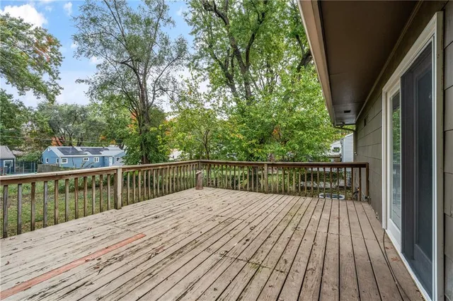 $229,000 | 6404 West 82nd Street, Overland Park, KS 66204