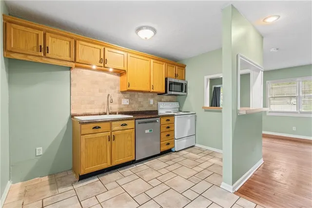 $229,000 | 6404 West 82nd Street, Overland Park, KS 66204