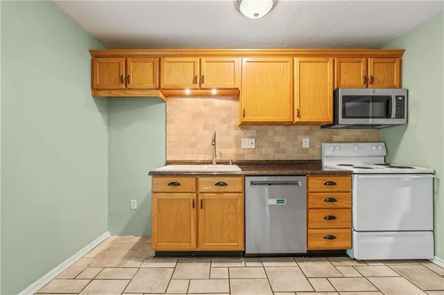 $229,000 | 6404 West 82nd Street, Overland Park, KS 66204