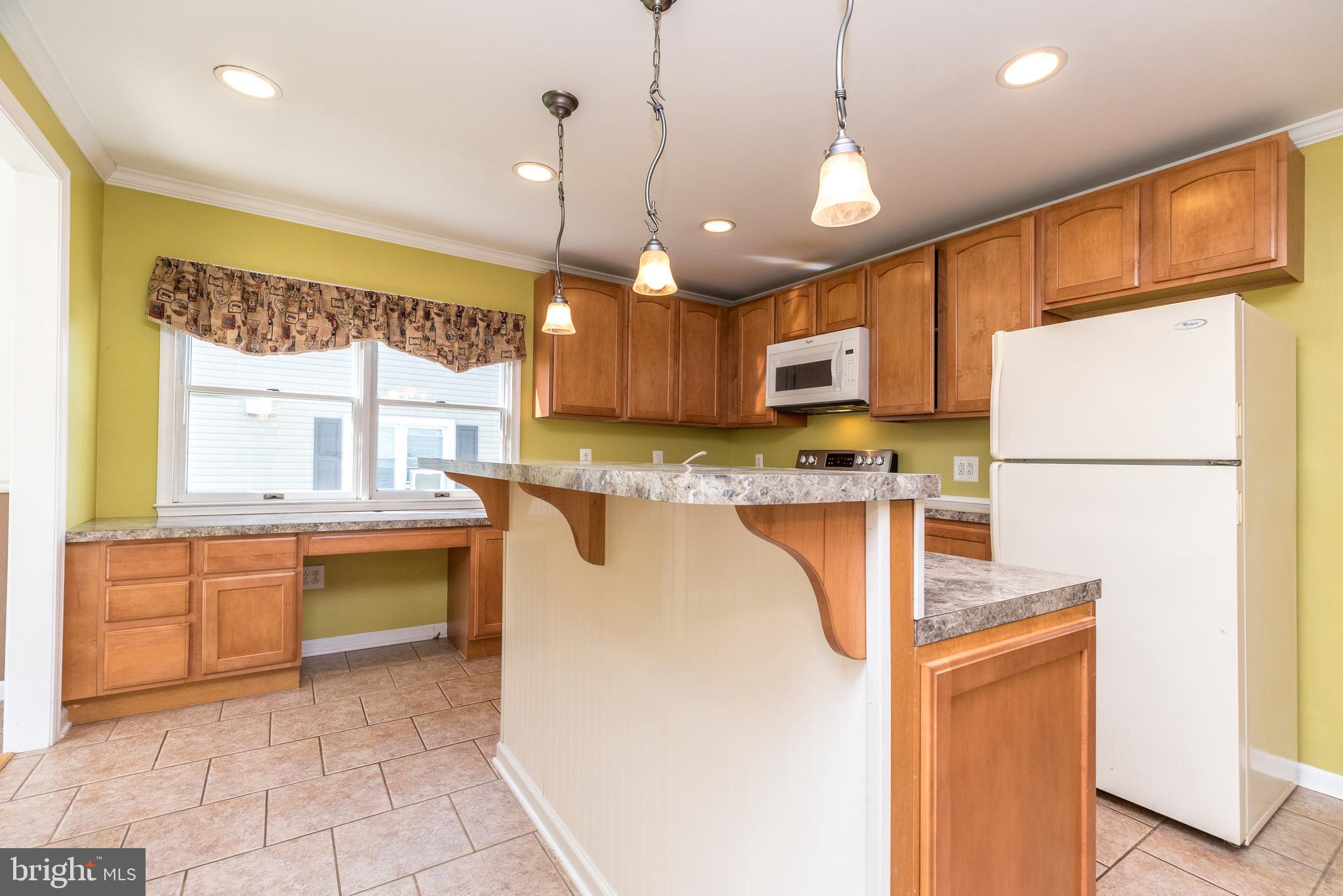 133 Manor Road Hatboro, PA 19040 - Photo 16 of 44 Center island with seating area