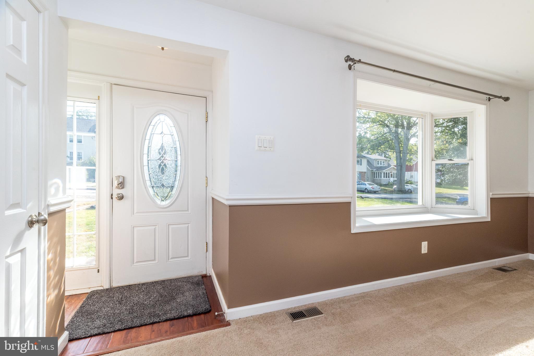 133 Manor Road Hatboro, PA 19040 - Photo 10 of 44 Front entry into living room