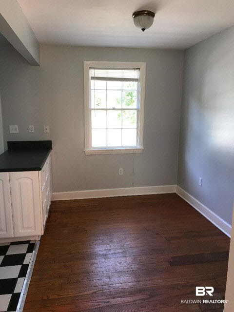 323 West Pineview Lane Mobile, AL 36608 - Photo 4 of 12 For Lease: 323 Pineview Lane West, Mobile, AL 36608 Breakfast Room