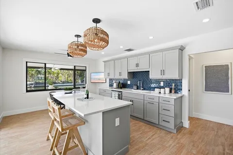 $1,735,000 | 608 Gladstone Lane, Holmes Beach, FL 34217