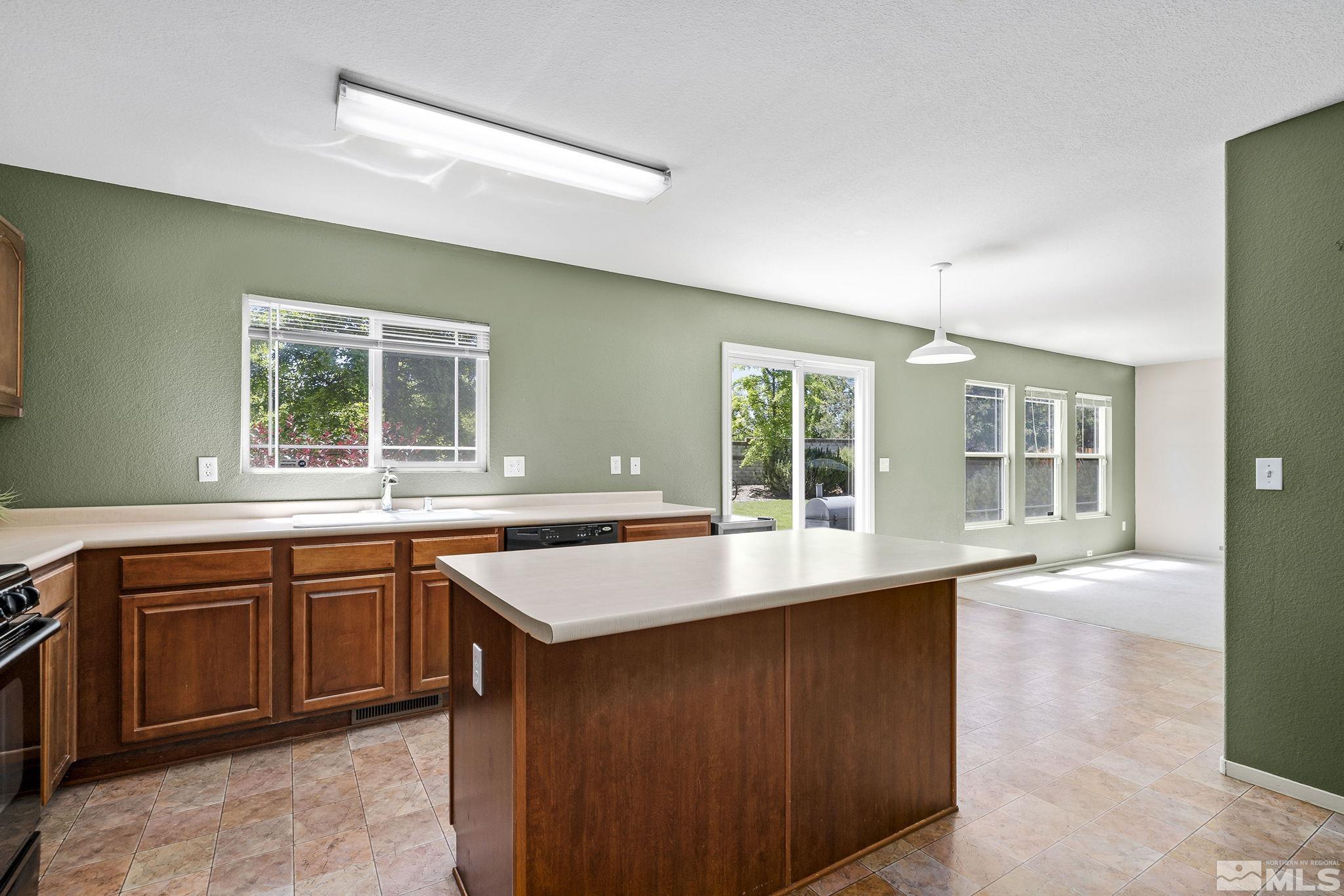 7886 Welsh Drive Reno, NV 89506 - Photo 7 of 22 Photo 7