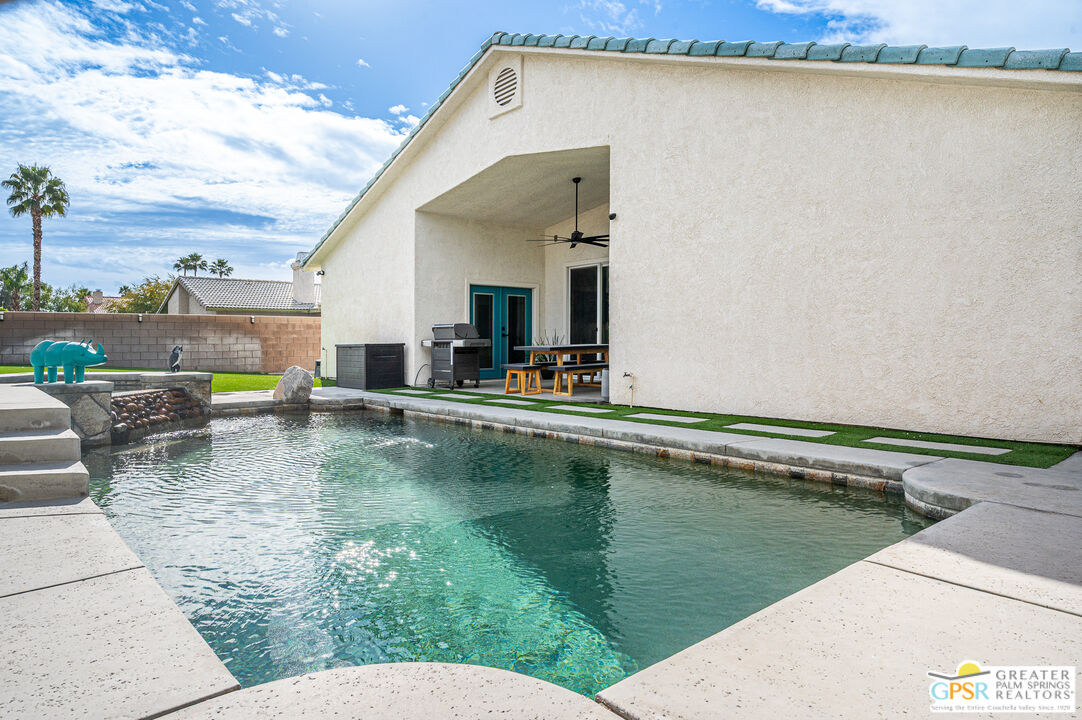 68210 Bella Vista Road Cathedral City, CA 92234 - Photo 33 of 47 a view of a swimming pool with a lounge chairs