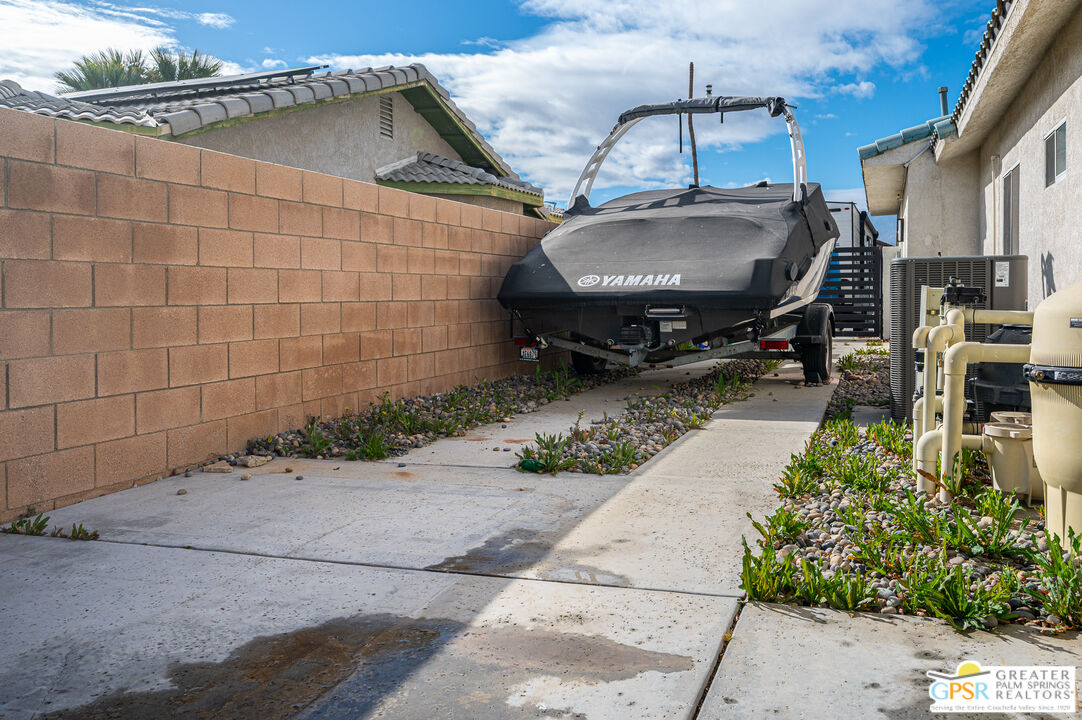 68210 Bella Vista Road Cathedral City, CA 92234 - Photo 43 of 47 a backyard of a house with outdoor seating