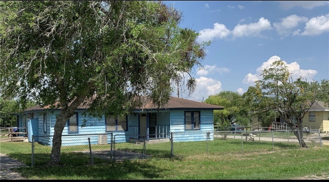 801 Ruben Chavez Road Robstown, TX 78380 - Photo 4 of 18 a front view of a house with a yard