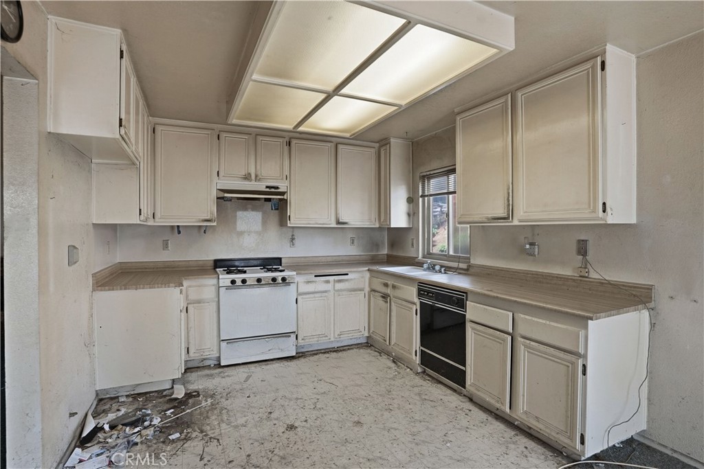 11251 Westfall Lane Riverside, CA 92505 - Photo 12 of 37