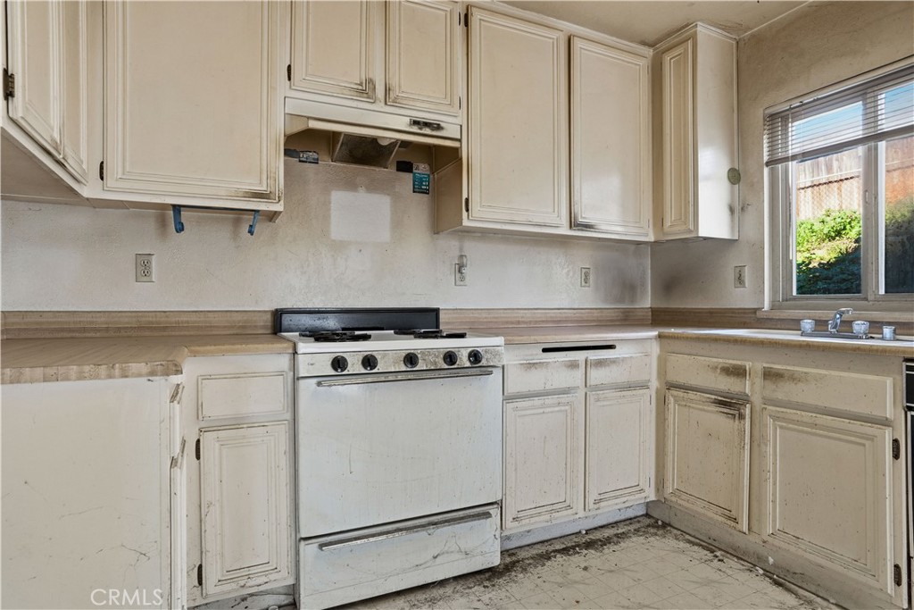 11251 Westfall Lane Riverside, CA 92505 - Photo 15 of 37