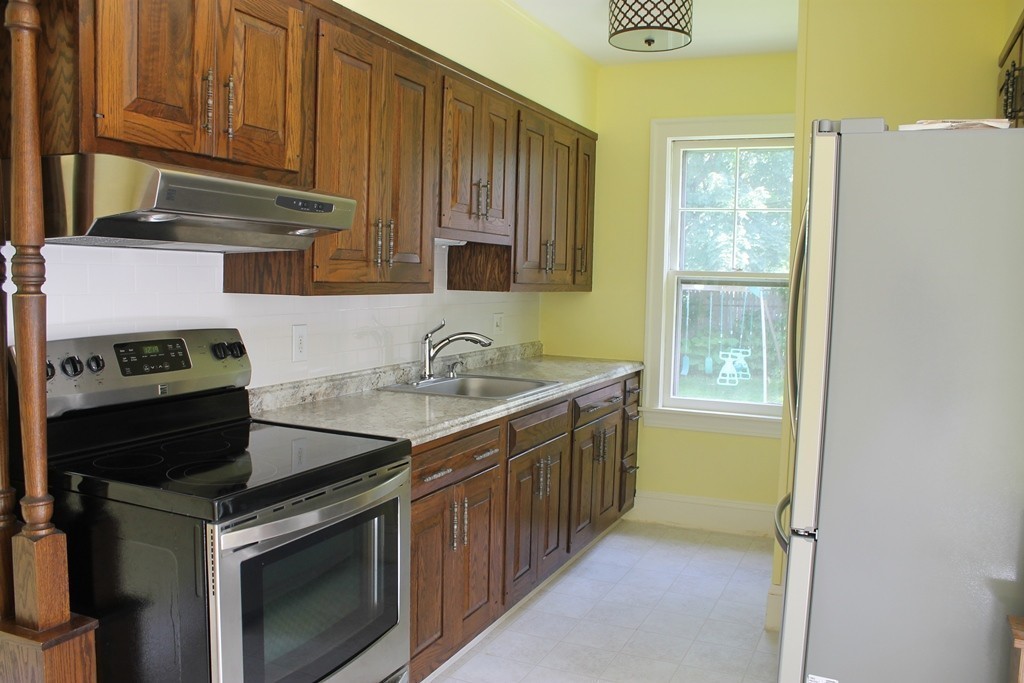 139 Ellsworth Avenue Springfield, MA 01118 - Photo 2 of 18 Gallery Image 2