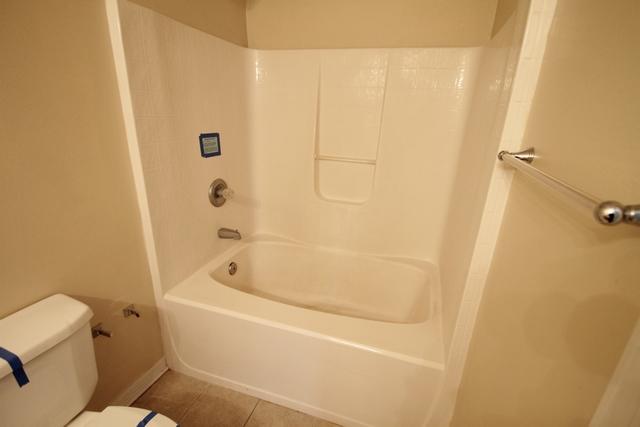 192 Mary Lane Crestview, FL 32536 - Photo 10 of 15 a bathroom with a bathtub