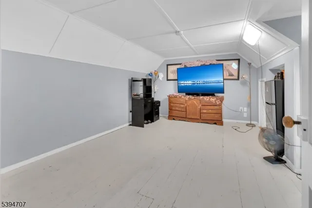 a view of a livingroom with furniture