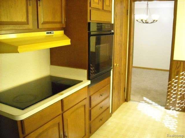 28016 Quail Hollow Road Farmington, MI 48331 - Photo 17 of 22 18