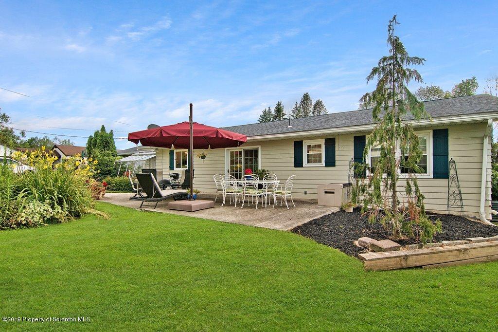 107 Hillcrest Road Moscow, PA 18444 - Photo 4 of 58