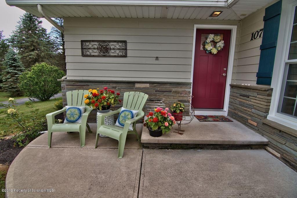 107 Hillcrest Road Moscow, PA 18444 - Photo 5 of 58