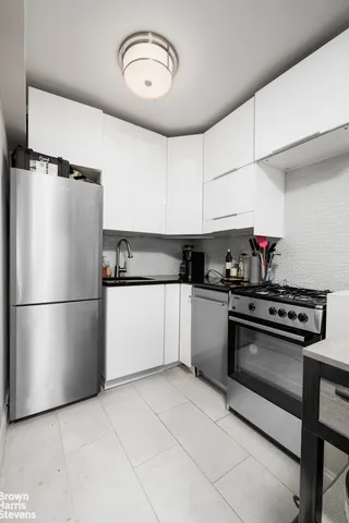 $429,000 | 166 East 35th Street, Unit 7A | Murray Hill