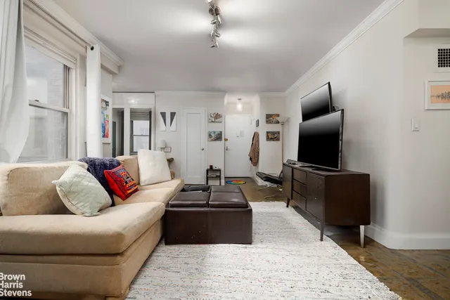 $429,000 | 166 East 35th Street, Unit 7A | Murray Hill