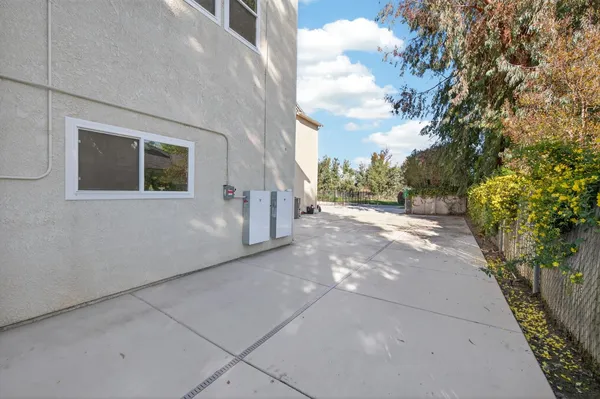 $1,300,000 | 2853 Carolina Avenue, Clovis, CA 93611
