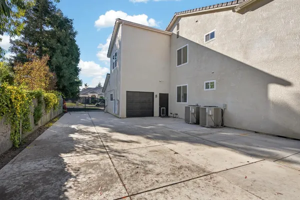 $1,300,000 | 2853 Carolina Avenue, Clovis, CA 93611