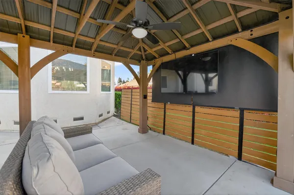$1,300,000 | 2853 Carolina Avenue, Clovis, CA 93611