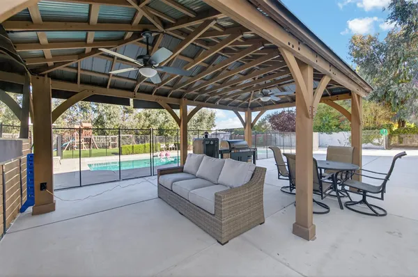 $1,300,000 | 2853 Carolina Avenue, Clovis, CA 93611