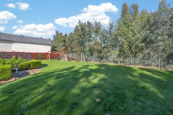 $1,300,000 | 2853 Carolina Avenue, Clovis, CA 93611