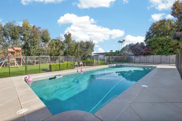 $1,300,000 | 2853 Carolina Avenue, Clovis, CA 93611