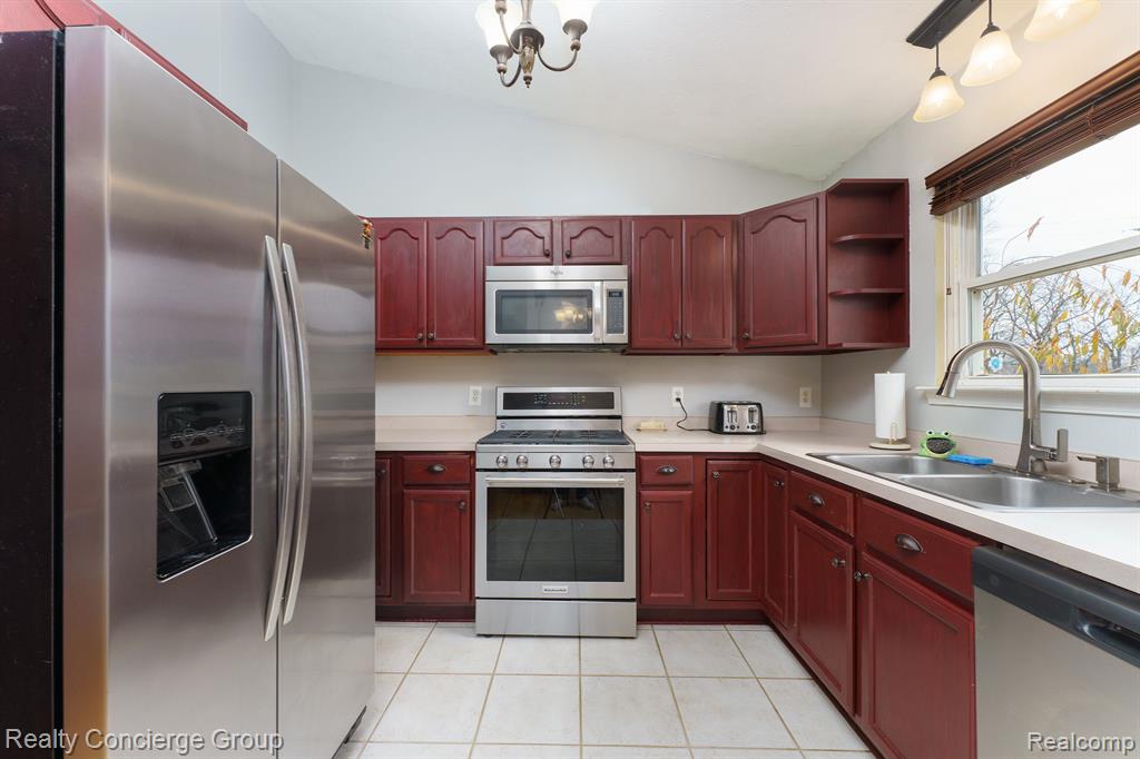 10065 Redhawk Drive Perry, MI 48872 - Photo 9 of 28