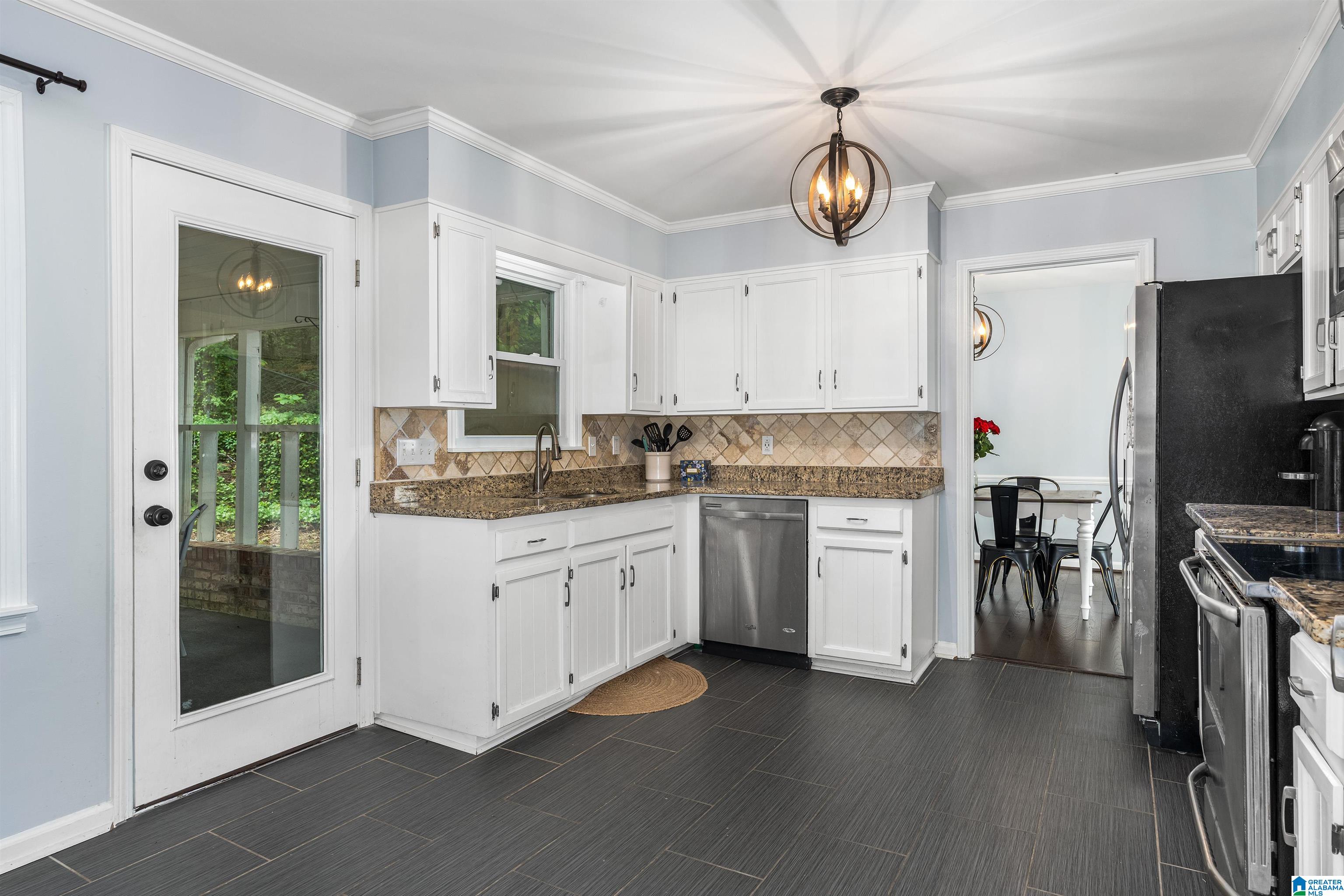 1004 Ryecroft Circle Pelham, AL 35124 - Photo 2 of 29