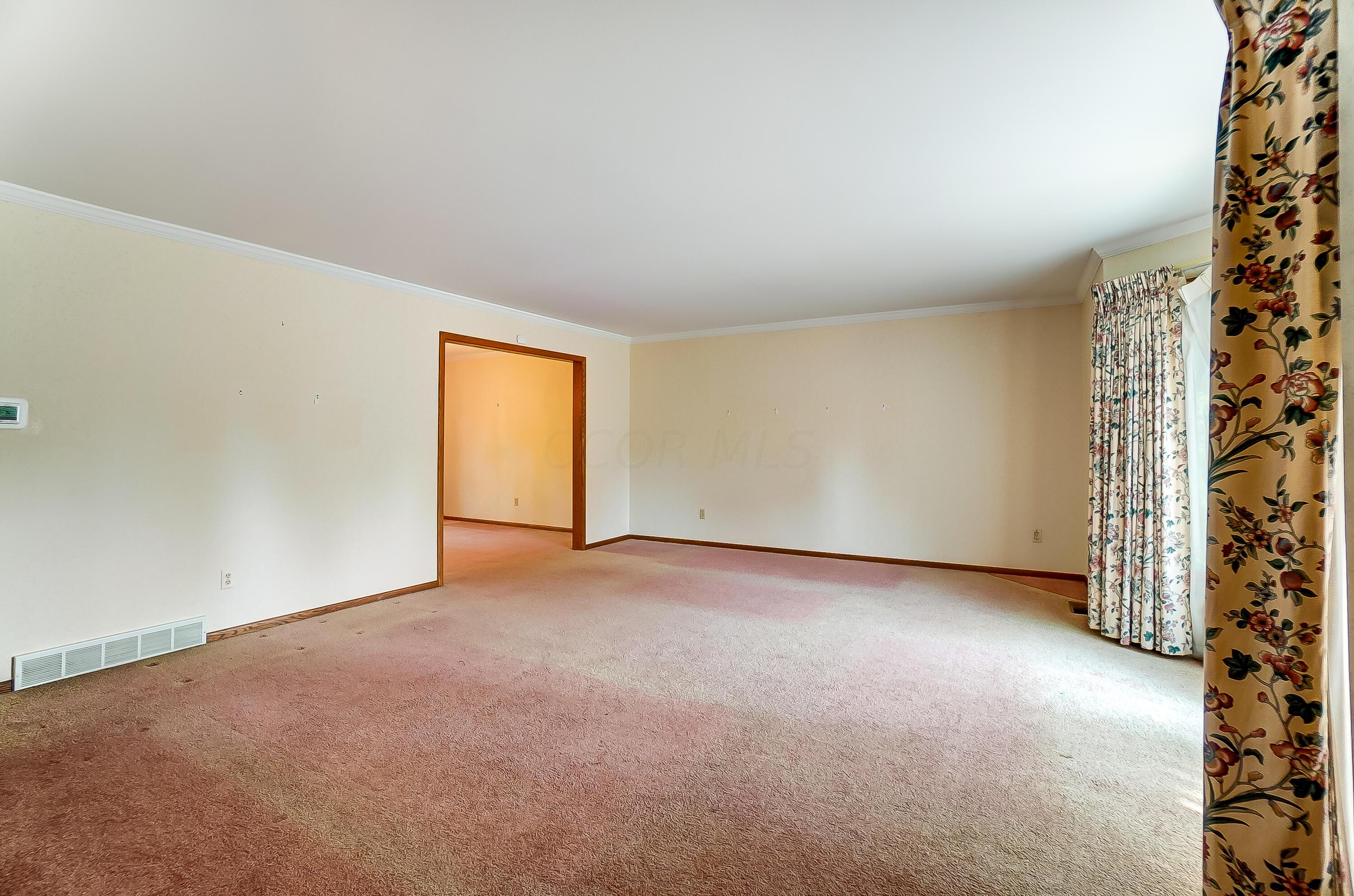 1560 Carriage Road Powell, OH 43065 - Photo 16 of 64 Living Room