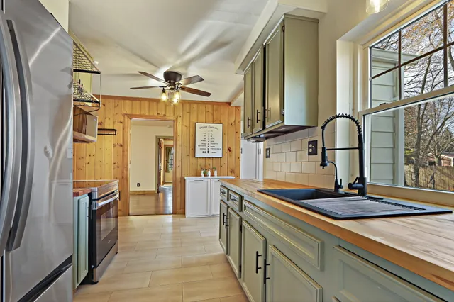 $550,000 | 9105 Gittings Road, Mount Pleasant, WI 53406