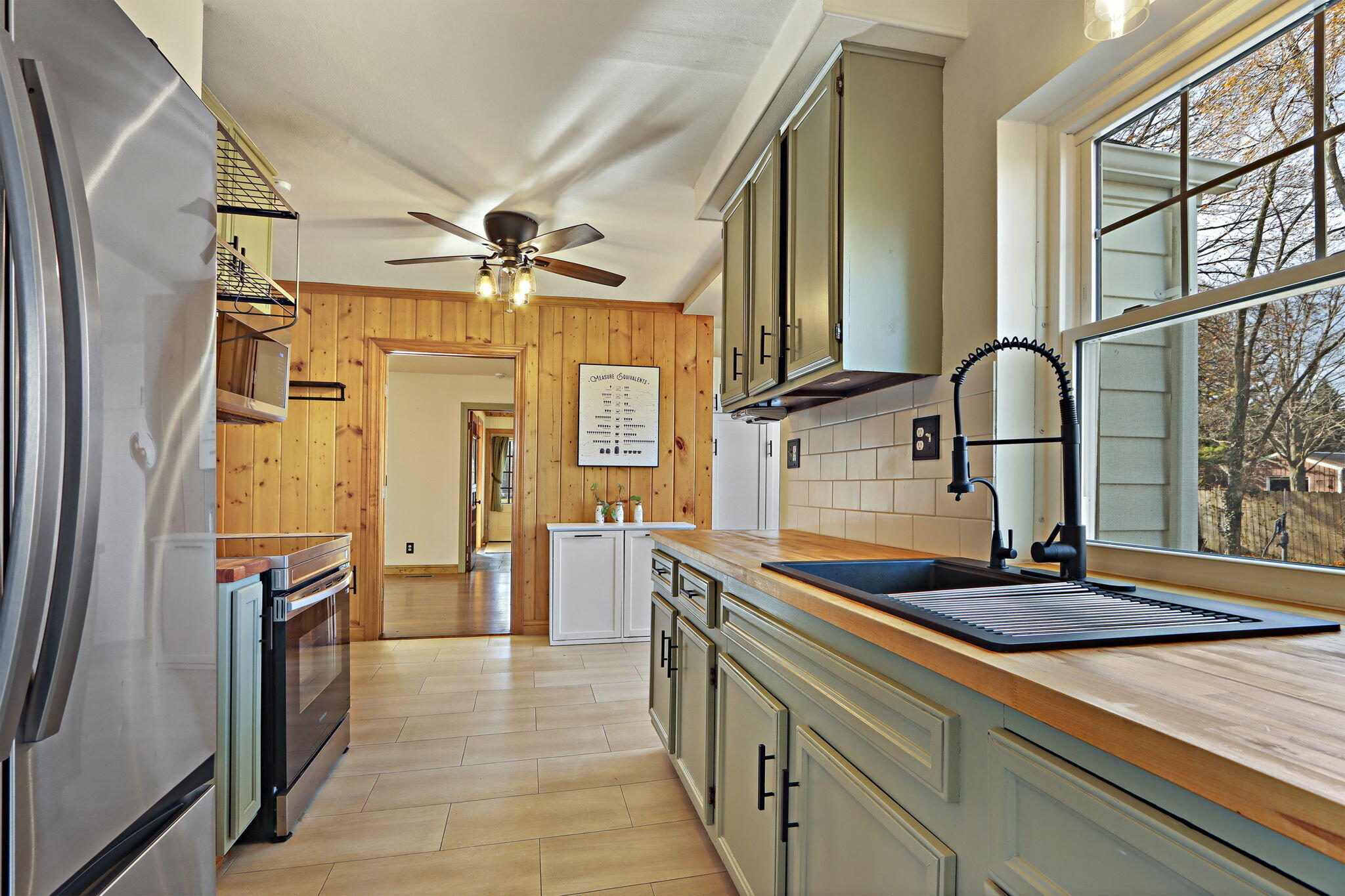 9105 Gittings Road Mount Pleasant, WI 53406 - Photo 8 of 31 Kitchen
