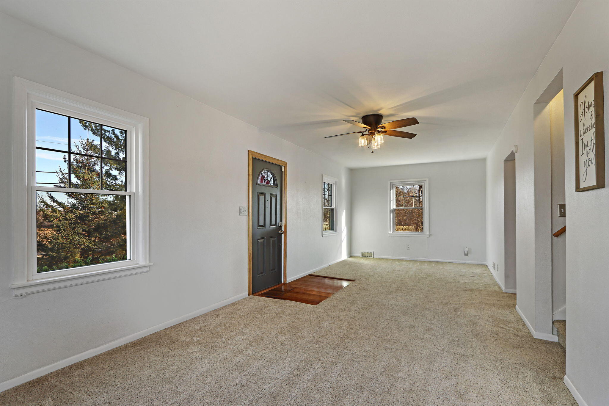 9105 Gittings Road Mount Pleasant, WI 53406 - Photo 11 of 31 Living Room