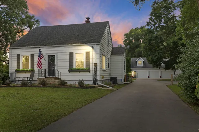 $550,000 | 9105 Gittings Road, Mount Pleasant, WI 53406