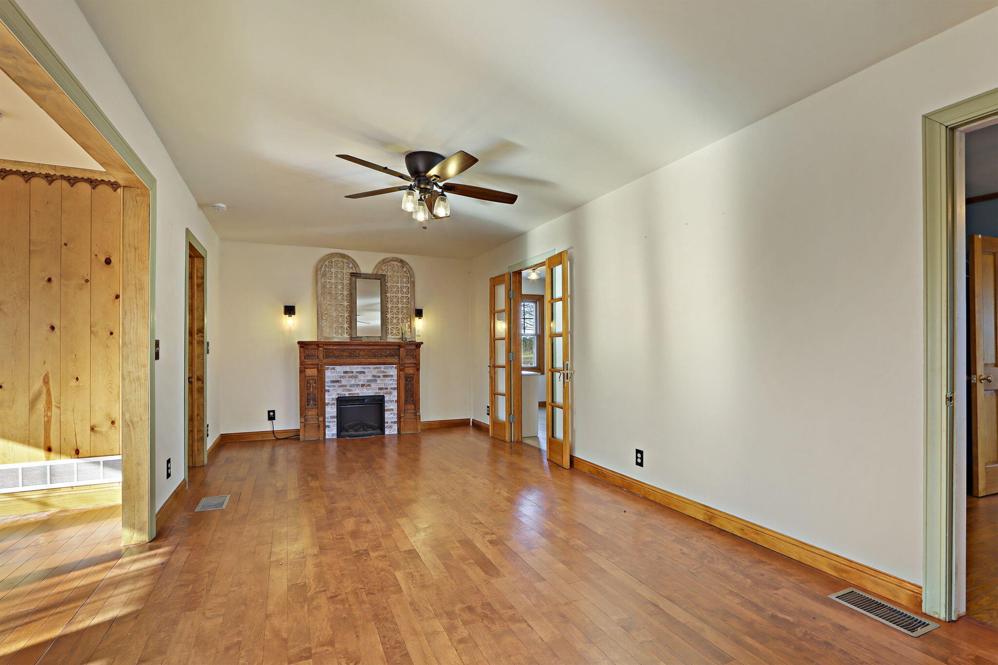 9105 Gittings Road Mount Pleasant, WI 53406 - Photo 6 of 31 Dining Room