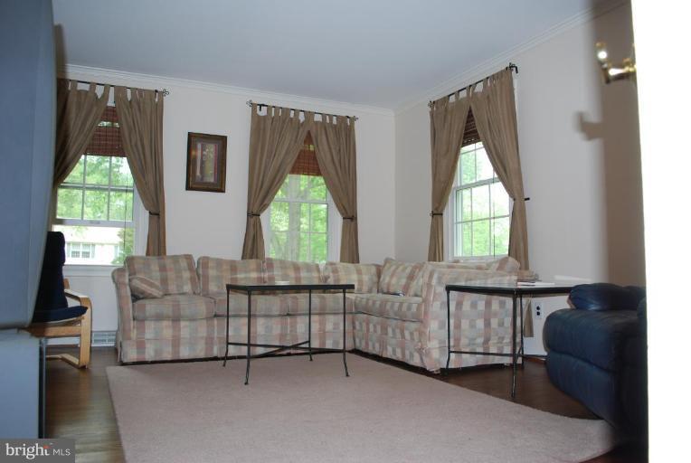 1301 Terry Way Fallston, MD 21047 - Photo 6 of 15 Living Room