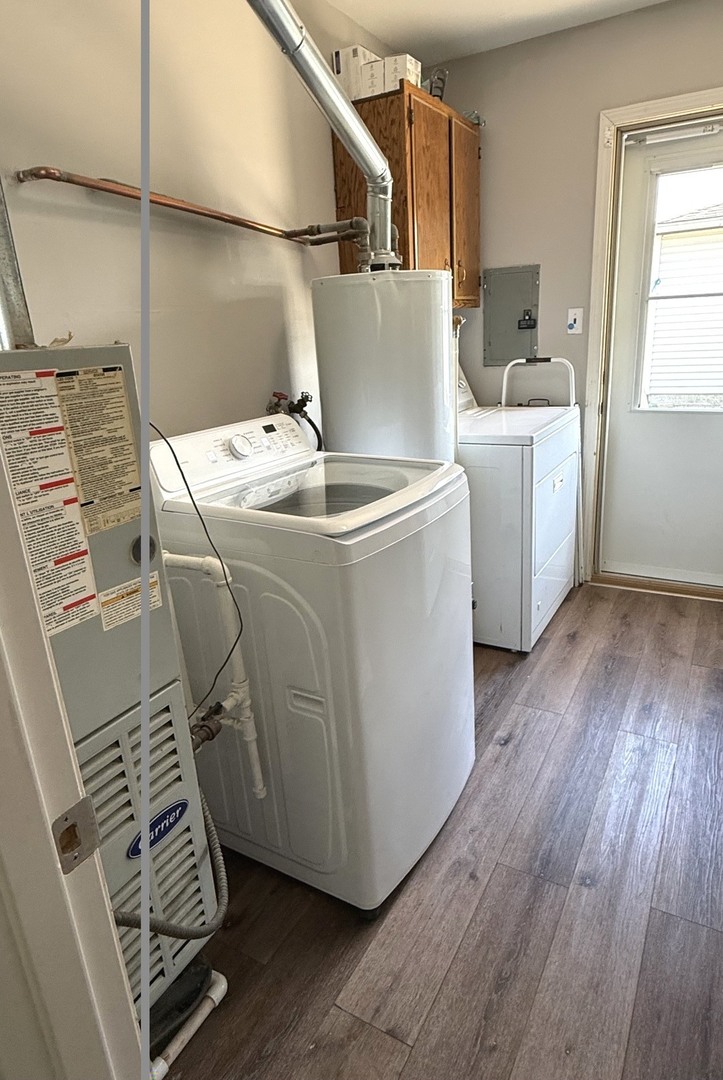 5199 Elmwood Road Oak Forest, IL 60452 - Photo 15 of 30 a utility room with washer and dryer