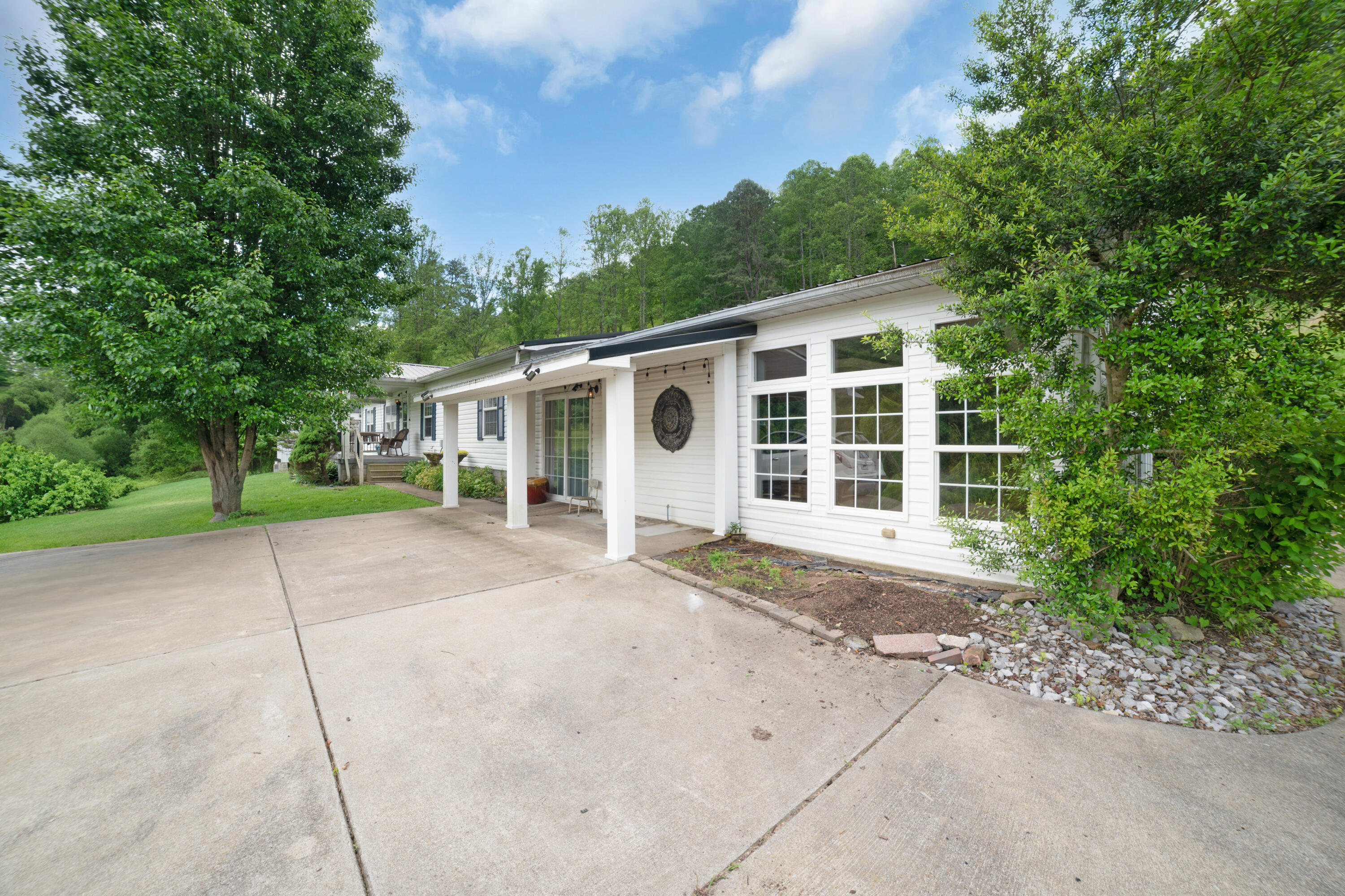 704 Clear Water Road Wayland, KY 41666 - Photo 9 of 35 jch-way-2617