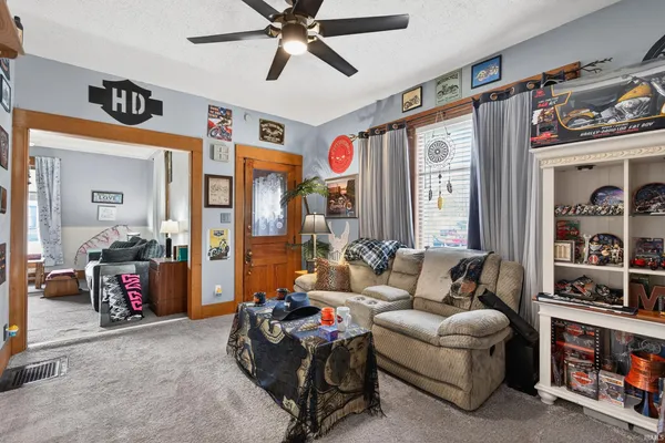 $219,995 | 500 East King Street, Garrett, IN 46738